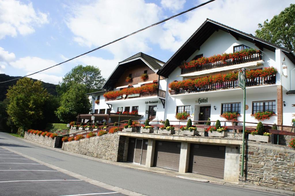 Hotel Rittersprung Ouren Exterior photo